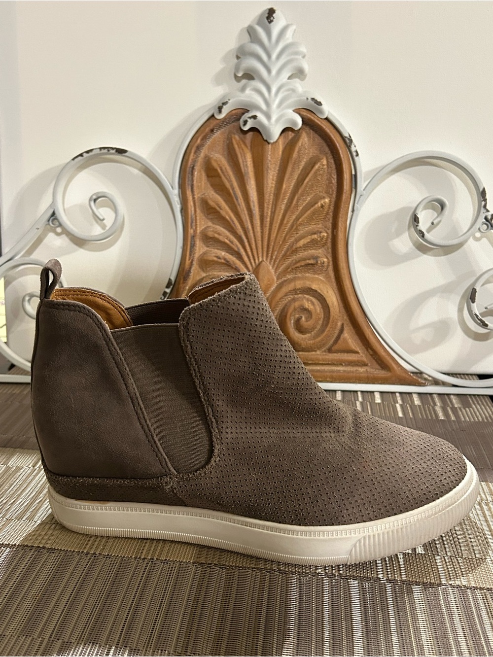 Women’ Casual Slip-On Suede High-Top Sneaker - Taupe